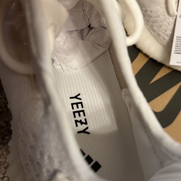 ❌Sold❌Yeezy Boost 350 V2 - Picture 4 of 4